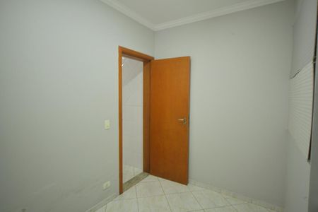 Casa de condomínio para alugar com 420m², 4 quartos e 6 vagasQuarto de Serviço