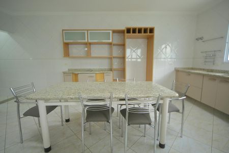 Casa de condomínio para alugar com 420m², 4 quartos e 6 vagasCozinha 