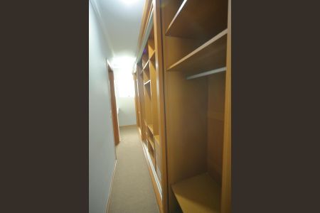 Casa de condomínio para alugar com 420m², 4 quartos e 6 vagasCloset Suíte 1 