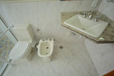 Casa de condomínio para alugar com 420m², 4 quartos e 6 vagasBanheiro Suíte 3