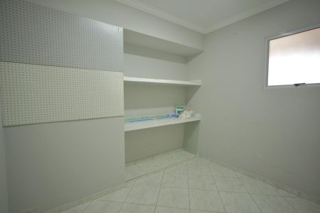 Casa de condomínio para alugar com 420m², 4 quartos e 6 vagasQuarto de Serviço