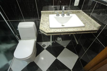 Casa de condomínio para alugar com 420m², 4 quartos e 6 vagasBanheiro  Suíte 2