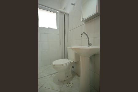 Casa de condomínio para alugar com 420m², 4 quartos e 6 vagasBanheiro de serviço