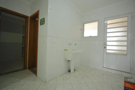 Casa de condomínio para alugar com 420m², 4 quartos e 6 vagasÁrea de Serviço