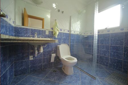Casa de condomínio para alugar com 420m², 4 quartos e 6 vagasBanheiro Suíte 4 