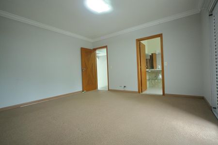 Casa de condomínio para alugar com 420m², 4 quartos e 6 vagasSuíte 1 