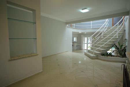 Casa de condomínio para alugar com 420m², 4 quartos e 6 vagasSala