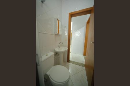 Casa de condomínio para alugar com 420m², 4 quartos e 6 vagasBanheiro de serviço