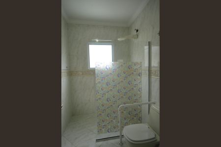 Casa de condomínio para alugar com 420m², 4 quartos e 6 vagasBanheiro Suíte 3