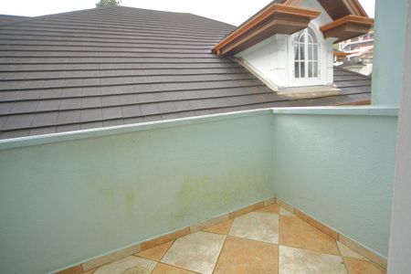Casa de condomínio para alugar com 420m², 4 quartos e 6 vagasVaranda Sala de TV 