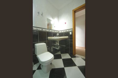 Casa de condomínio para alugar com 420m², 4 quartos e 6 vagasBanheiro  Suíte 2
