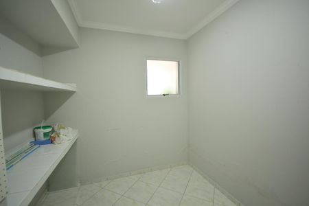 Casa de condomínio para alugar com 420m², 4 quartos e 6 vagasQuarto de Serviço