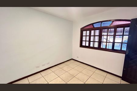 Casa para alugar com 74m², 2 quartos e 2 vagasSala