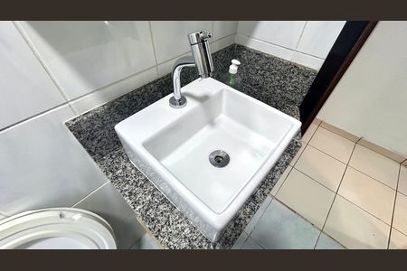 Casa para alugar com 74m², 2 quartos e 2 vagasBanheiro