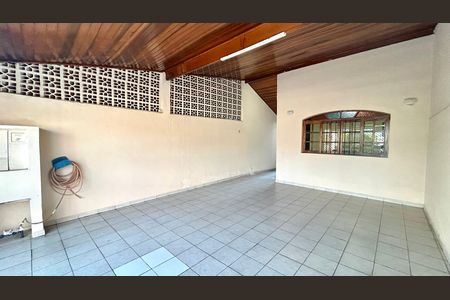 Casa para alugar com 74m², 2 quartos e 2 vagasGaragem