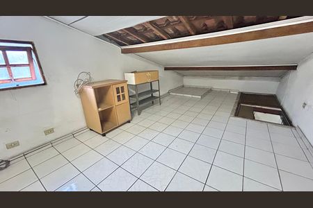 Casa para alugar com 74m², 2 quartos e 2 vagasSótão 