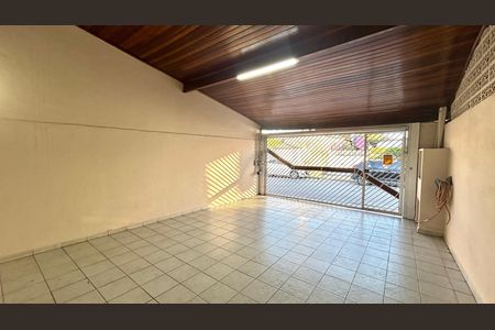 Casa para alugar com 74m², 2 quartos e 2 vagasGaragem