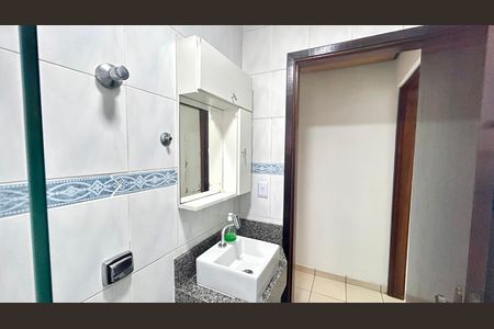 Casa para alugar com 74m², 2 quartos e 2 vagasBanheiro