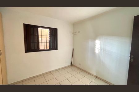 Casa para alugar com 74m², 2 quartos e 2 vagasQuarto 2