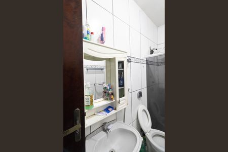Casa à venda com 107m², 3 quartos e 2 vagasBanheiro