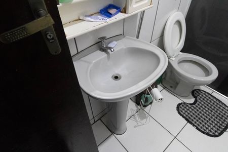 Casa à venda com 107m², 3 quartos e 2 vagasBanheiro