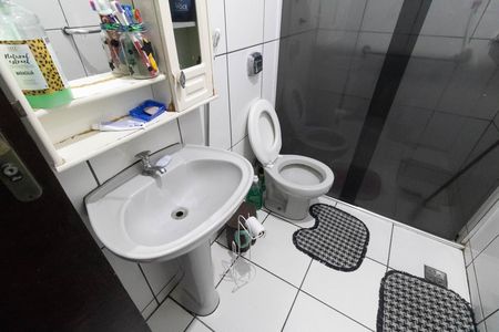 Casa à venda com 107m², 3 quartos e 2 vagasBanheiro