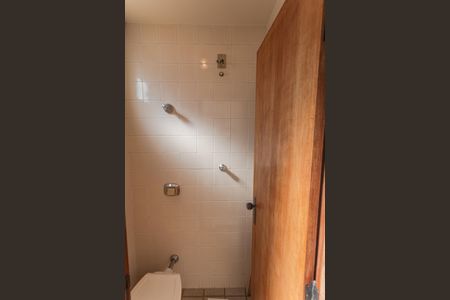 Banheiro de Serviço de apartamento para alugar com 2 quartos, 70m² em Santa Tereza, Belo Horizonte