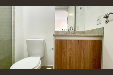 Banheiro de kitnet/studio à venda com 1 quarto, 30m² em Alto de Pinheiros, São Paulo