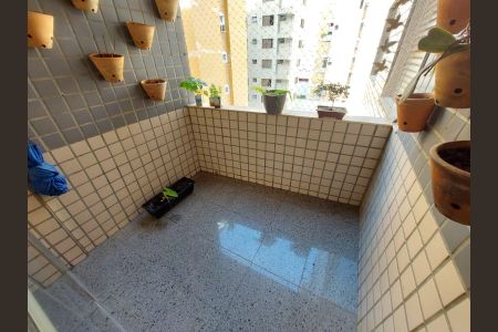 Apartamento à venda com 100m², 3 quartos e 2 vagas Apartamento à venda com 100m², 3 quartos e 2 vagasVaranda