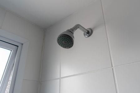 Apartamento para alugar com 55m², 2 quartos e 1 vaga Apartamento para alugar com 55m², 2 quartos e 1 vagaBanheiro da Suíte 1