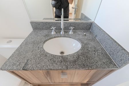Apartamento para alugar com 55m², 2 quartos e 1 vaga Apartamento para alugar com 55m², 2 quartos e 1 vagaBanheiro da Suíte 1