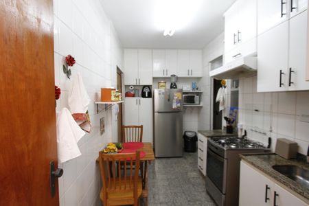 Cozinha de apartamento para alugar com 3 quartos, 100m² em Buritis, Belo Horizonte