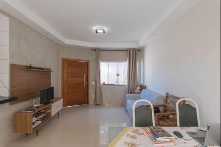Casa à venda com 180m², 3 quartos e 2 vagasSala