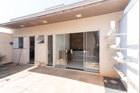 Casa à venda com 180m², 3 quartos e 2 vagasQuintal