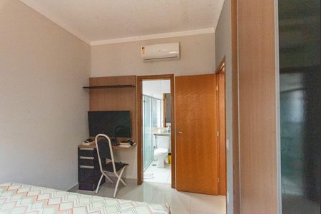 Casa à venda com 180m², 3 quartos e 2 vagasSuíte