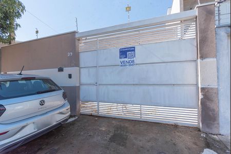 Casa à venda com 180m², 3 quartos e 2 vagasPlaquinha