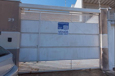 Casa à venda com 180m², 3 quartos e 2 vagasPlaquinha