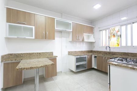 Casa à venda com 100m², 3 quartos e 2 vagas Casa à venda com 100m², 3 quartos e 2 vagasCozinha