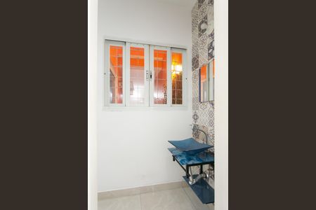 Casa à venda com 100m², 3 quartos e 2 vagas Casa à venda com 100m², 3 quartos e 2 vagasLavabo / Lavatório