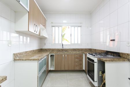 Casa à venda com 100m², 3 quartos e 2 vagas Casa à venda com 100m², 3 quartos e 2 vagasCozinha