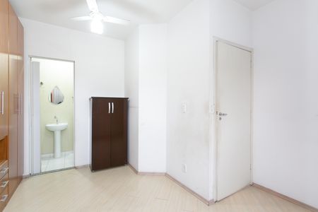 Casa à venda com 100m², 3 quartos e 2 vagas Casa à venda com 100m², 3 quartos e 2 vagasSuíte