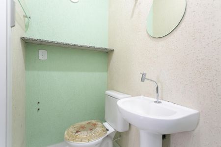 Casa à venda com 100m², 3 quartos e 2 vagas Casa à venda com 100m², 3 quartos e 2 vagasBanheiro da Suíte