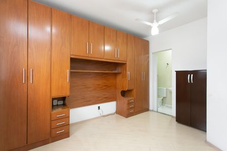 Casa à venda com 100m², 3 quartos e 2 vagas Casa à venda com 100m², 3 quartos e 2 vagasSuíte