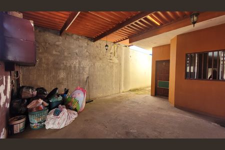 Garagem de casa para alugar com 2 quartos, 125m² em Jardim do Vale, Itaquaquecetuba