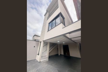 Casa de condomínio à venda com 142m², 3 quartos e 4 vagas Casa de condomínio à venda com 142m², 3 quartos e 4 vagasÁrea Externa