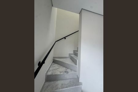 Escada de casa de condomínio à venda com 3 quartos, 142m² em Alphaville, Santana de Parnaíba