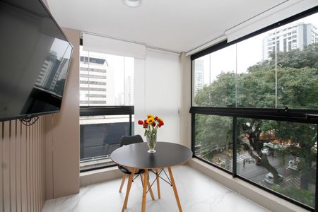 Varanda de kitnet/studio à venda com 1 quarto, 28m² em Jardim Paulista, São Paulo