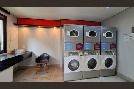 Studio à venda com 28m², 1 quarto e 1 vaga Studio à venda com 28m², 1 quarto e 1 vagaÁrea Comum - Lavanderia