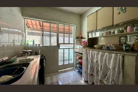 Cozinha de casa à venda com 2 quartos, 130m² em Caiçaras, Belo Horizonte