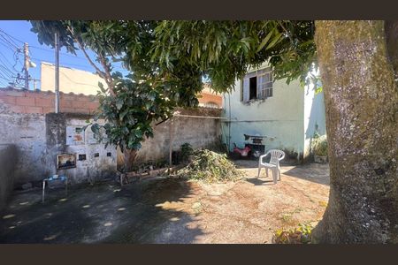 Quintal  de casa à venda com 2 quartos, 130m² em Caiçaras, Belo Horizonte